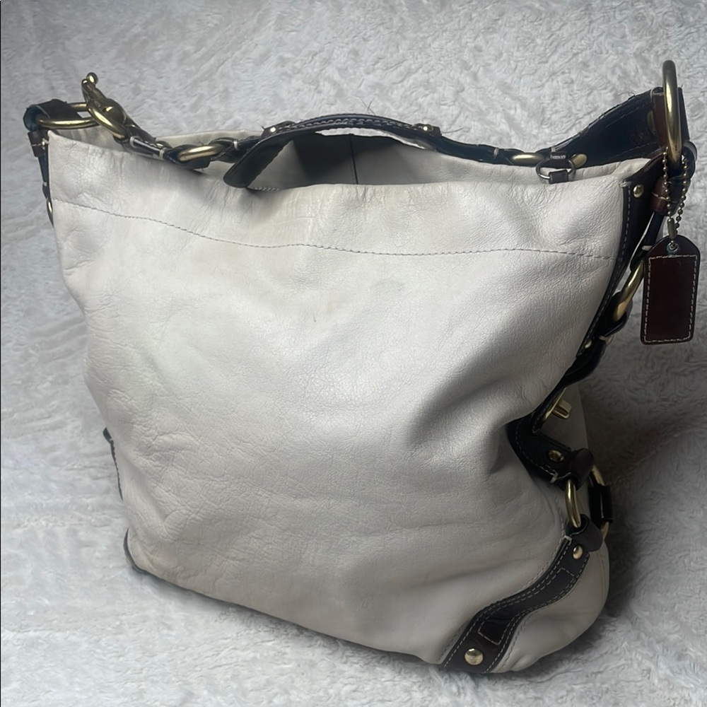Coach vintage Leather Shoulder Bag with gold accent Details